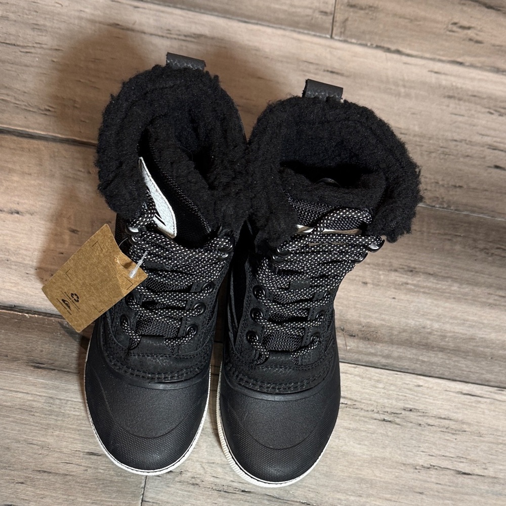 NWT Quiksilver Black Lace-Up Winter Boots with Faux Fur Collar - Picture 9 of 10